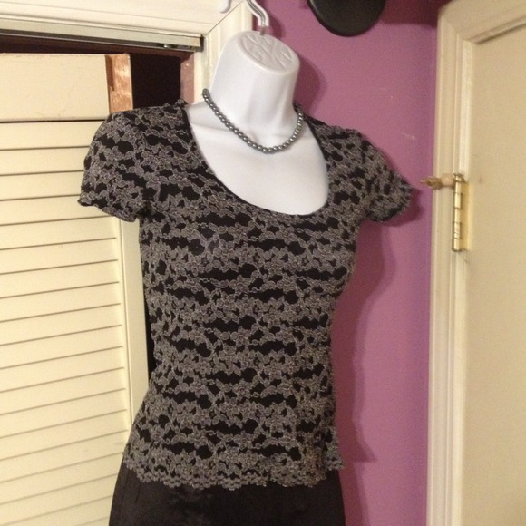 DOROTHY PERKINS Tops - DOROTHY PERKINS SIZE 8 STRETCH TOP  &/NECKLACE 💋