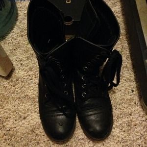 *BUNDLE* combat boots & printed sweater