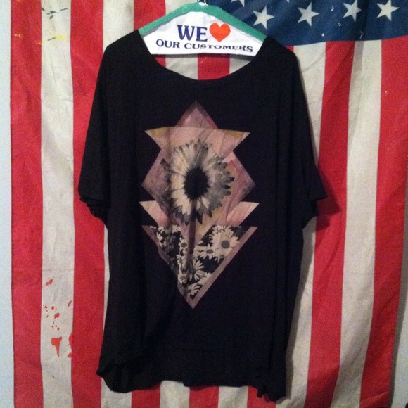 Oversized flower top bought at urban outfitters - Picture 1 of 2