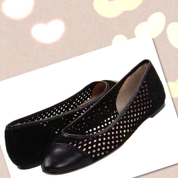 Michael Kors Shoes - 🎀Michael kors flats:)