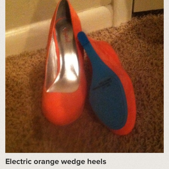 Electric orange wedge heels - Picture 2 of 3