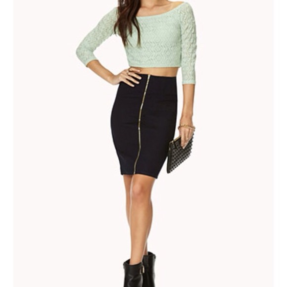 Crop top in triangular pattern (mint) - Picture 3 of 4