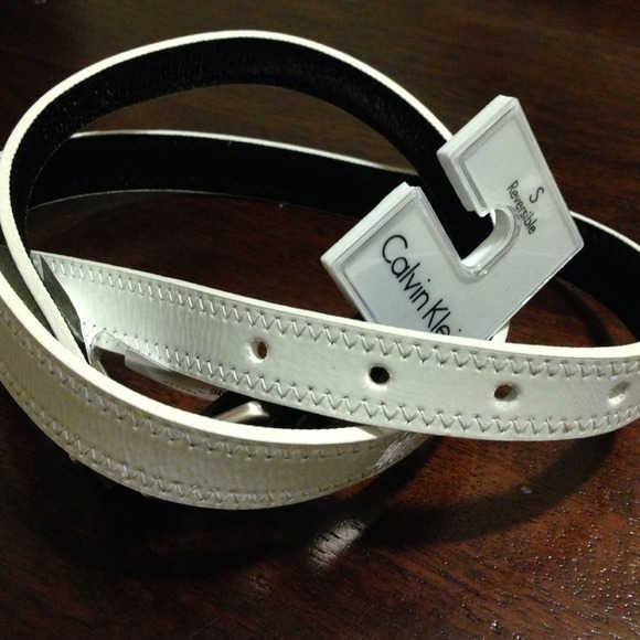 Calvin Klein Accessories - NEW Calvin Klein Reversible Belt