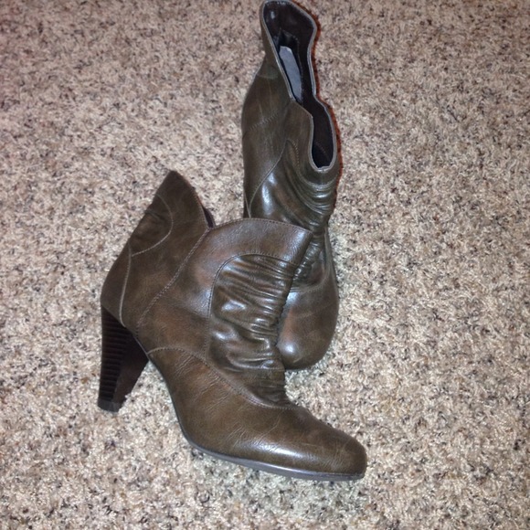 Brown ankle boots size 9