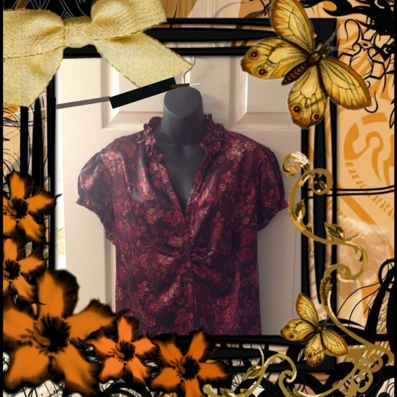 🔴🔴SOLD🔴🔴 Beautiful Top. New With Tags - Picture 2 of 3