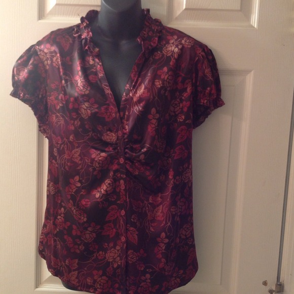🔴🔴SOLD🔴🔴 Beautiful Top. New With Tags - Picture 3 of 3
