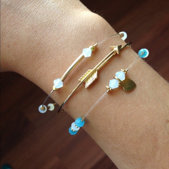 🚫SOLD🚫Golden Arrow Bangle