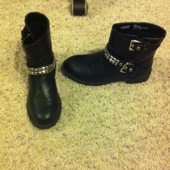 Spiked short black boots I WILL TRADE THIS ITEM 2