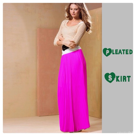 Victoria's Secret Dresses & Skirts - {Victoria's Secret} Fuchsia Pleated Skirt