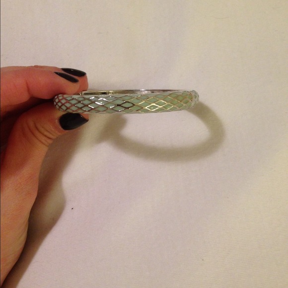 ✨✨SOLD✨✨Lia sophia bangle bracelet