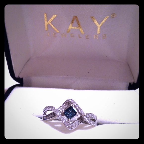 Sz 6, 10WG, 1/4ct white/blue diamonds