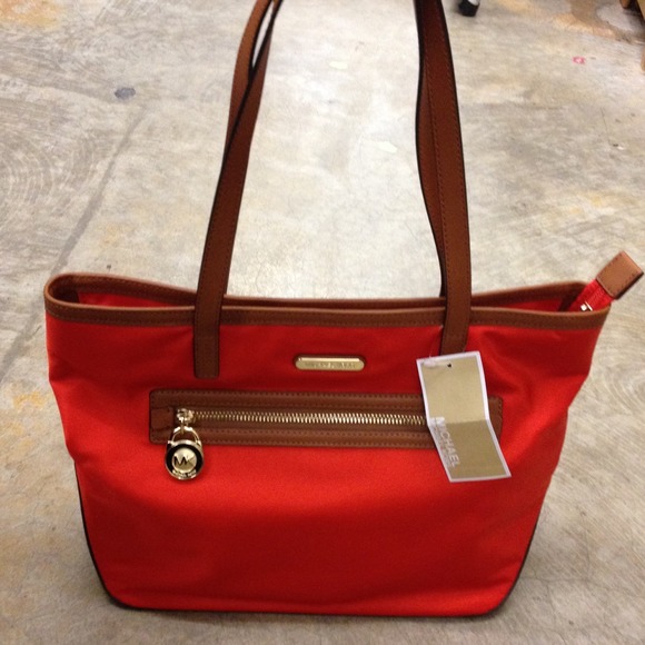 **ON HOLD** Authentic Michael Kors handbag
