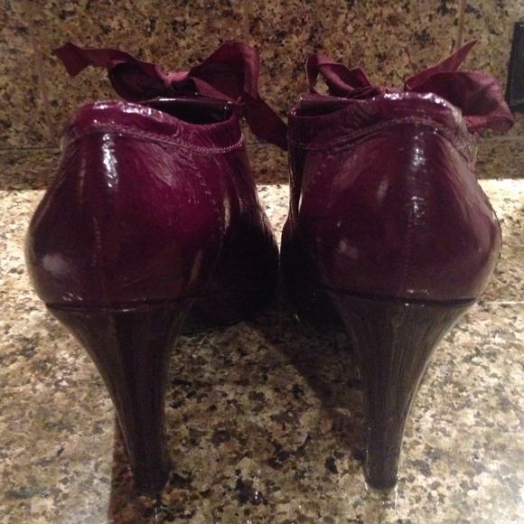 BCBG purple patent leather open toe booties - Picture 2 of 2