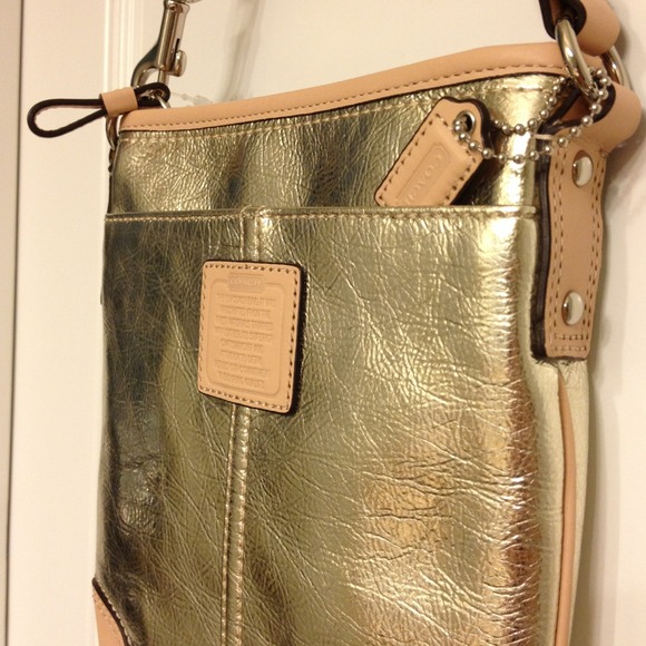 ⛔Sold⛔Coach metallic gold swingpack crossbody bag - Picture 3 of 4