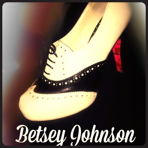 Betsy Johnson Pumps