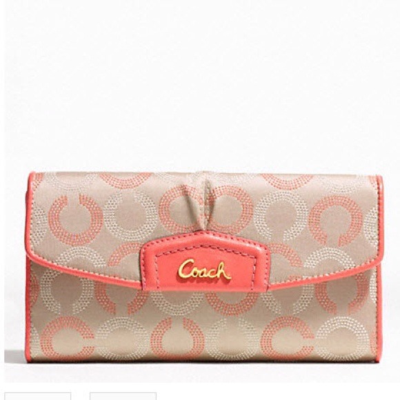 ⛔Sold⛔Coach ashley checkbook large wallet NWT