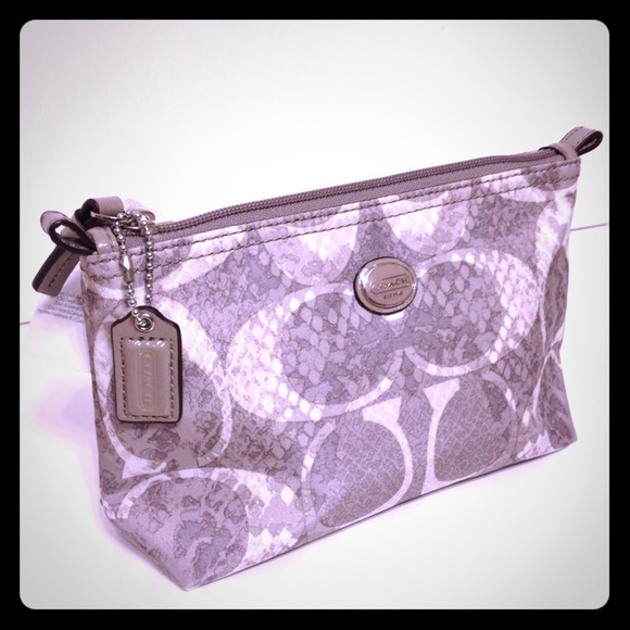 ⛔Sold⛔Coach snake print medium pouch bag NWT