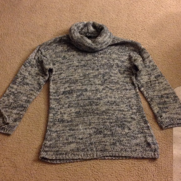 ??REDUCED?? Turtle neck sweater