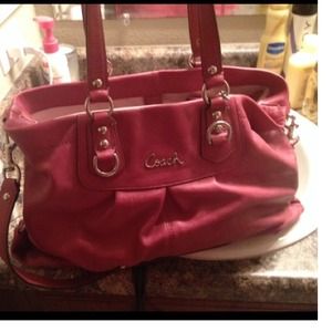 ISO this purse in tan or chestnut color