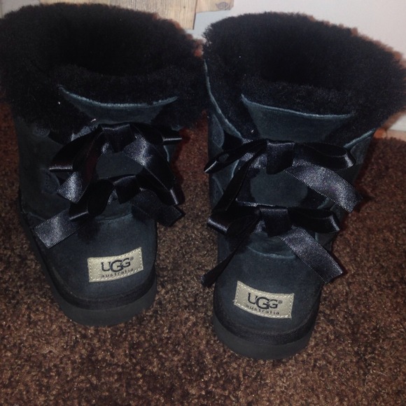 SOLD🎀BOW UGGS🎀