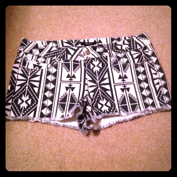 ❌SOLD❌Black&White print shorts