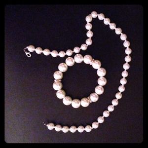 Neck less and bracelet pearl used nice condition