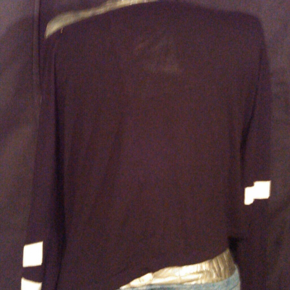 "LOVE YOU" off the shoulder, asymmetric shirt - Picture 4 of 4