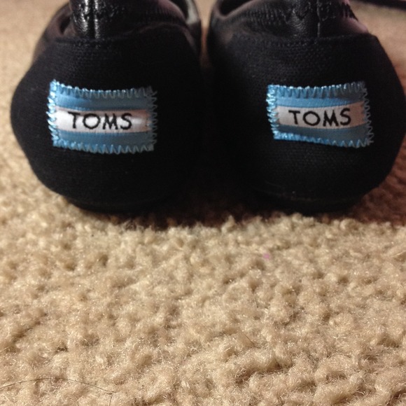 Shoes - Picture 2 of 3