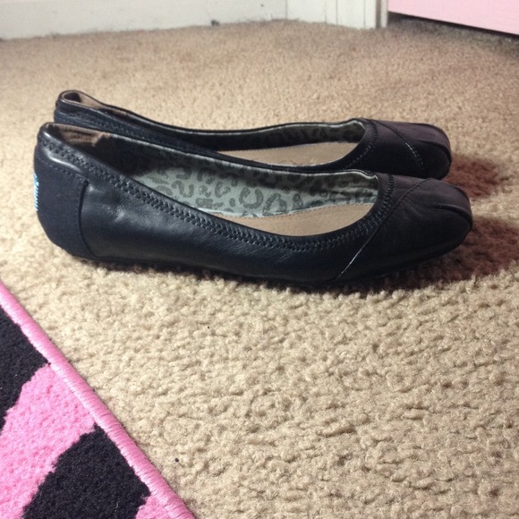 Shoes - Picture 3 of 3