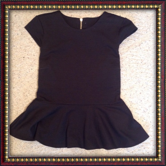 Cute black zip back top