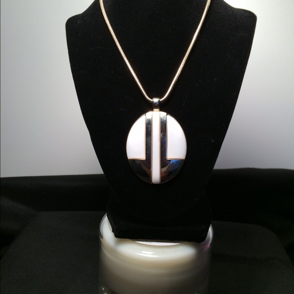 Gold and white flat pebble necklace