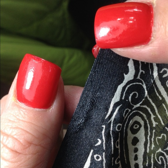 !!!SOLD!!!   B&W Patterned Scarf - Picture 3 of 3