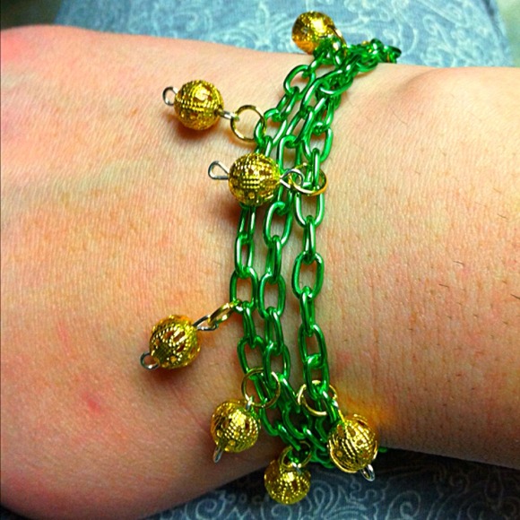 Luck of the Irish Pot of Gold Bracelet - Picture 3 of 5