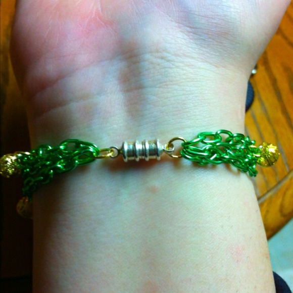 Luck of the Irish Pot of Gold Bracelet - Picture 4 of 5
