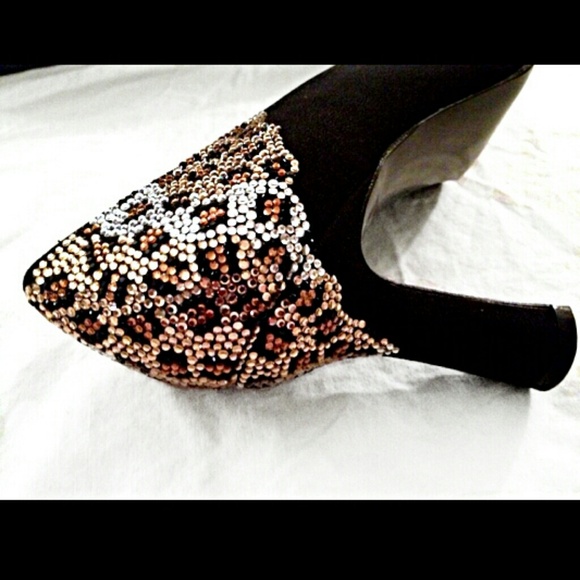 Stuart Weitzman - Picture 2 of 3