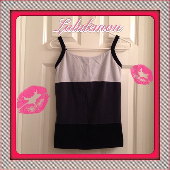lululemon athletica Tops - SALE!!! 🌺 Lululemon tricolor tank with bra 🌺