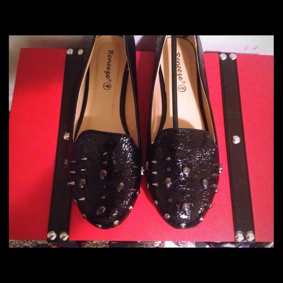 Black studded spiked skull shiny flats size 8