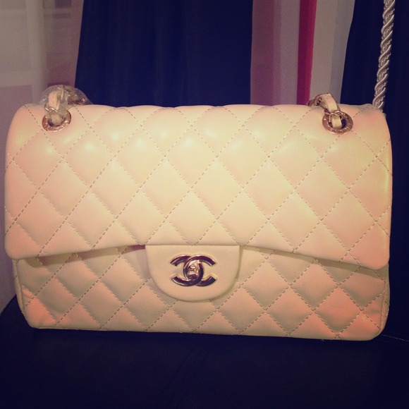 Jumbo Light Beige Chanel Classic