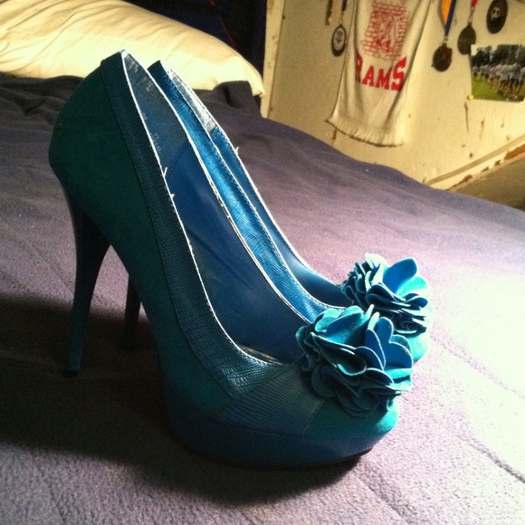 Blue flower heels - Picture 1 of 1