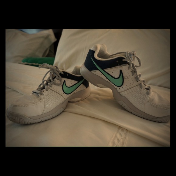Nike tennis shoes