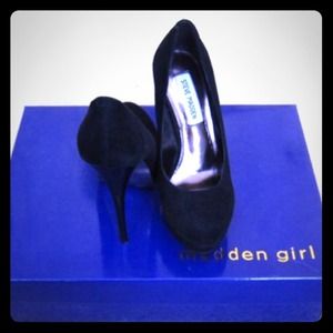 STEVE MADDEN Suede Platform Pumps in Black
