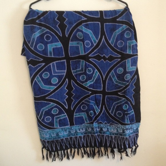 Blue and black tie around Sarong.
