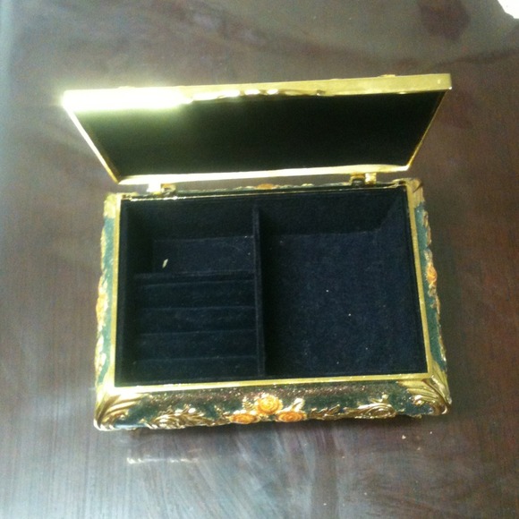 Jewelry box - Picture 2 of 3