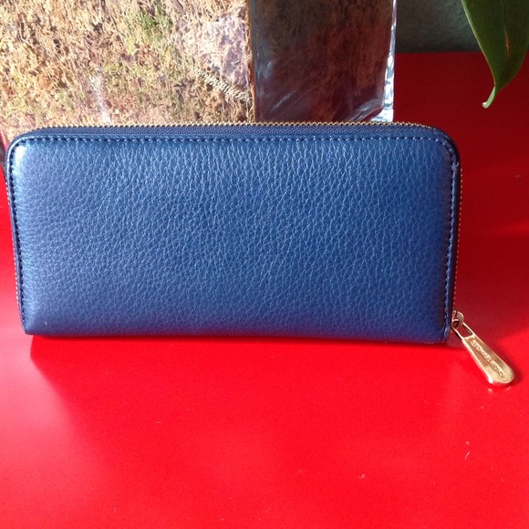 🚫SOLD🚫Michael Kors wallet - Picture 2 of 4