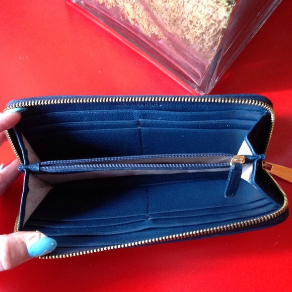 🚫SOLD🚫Michael Kors wallet - Picture 3 of 4