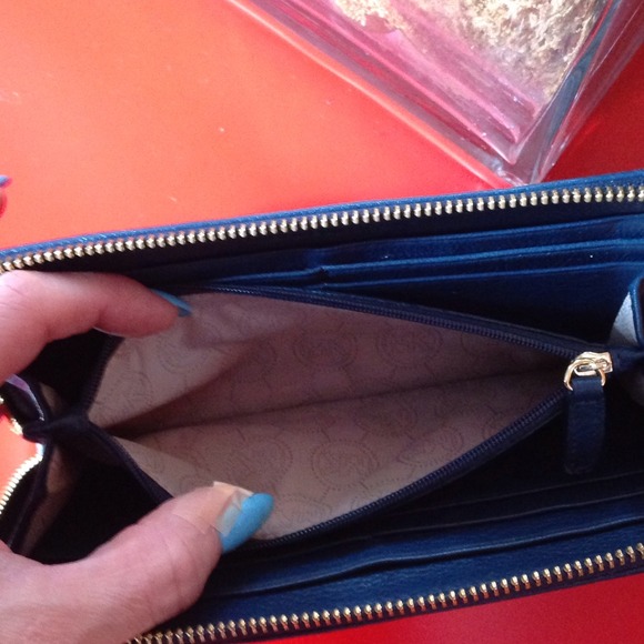 🚫SOLD🚫Michael Kors wallet - Picture 4 of 4