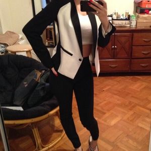 ❌ SOLD ❌ Black and white blazer