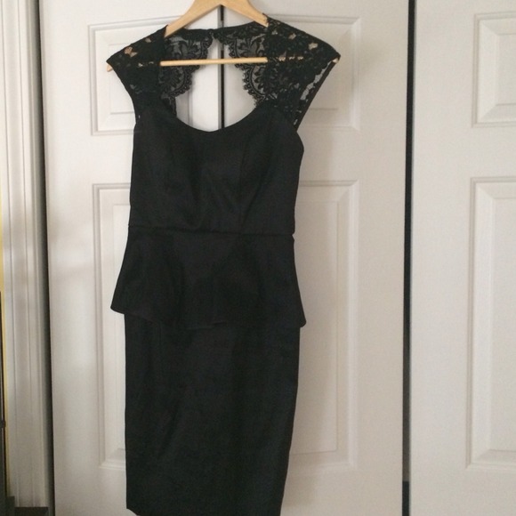 Cache sz0 structured lace open back peplum dress
