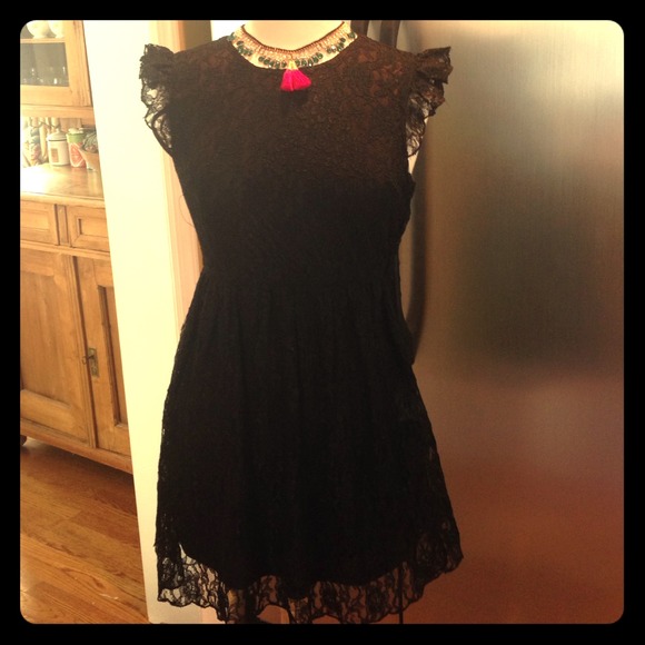 Dresses & Skirts - Black Lace Dress