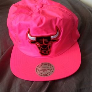 Mitchell and ness bulls hat